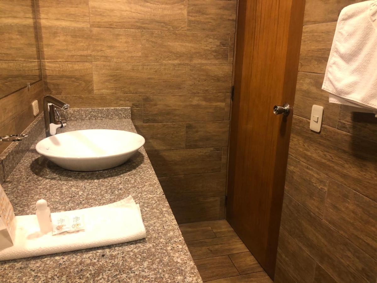 Hotel Ambassador كويتو المظهر الخارجي الصورة