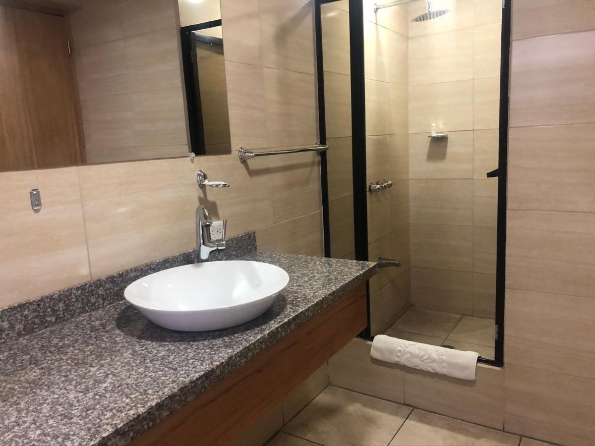 Hotel Ambassador كويتو المظهر الخارجي الصورة
