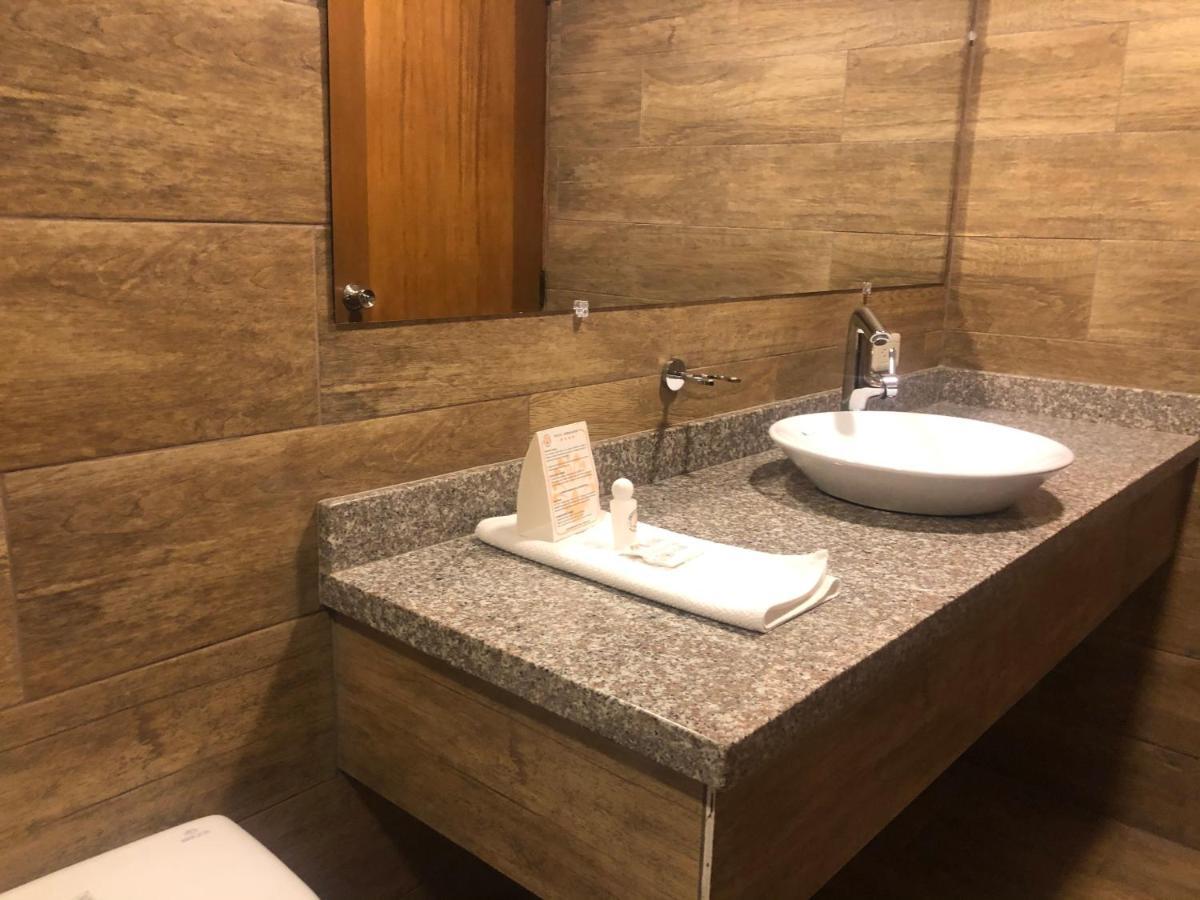 Hotel Ambassador كويتو المظهر الخارجي الصورة