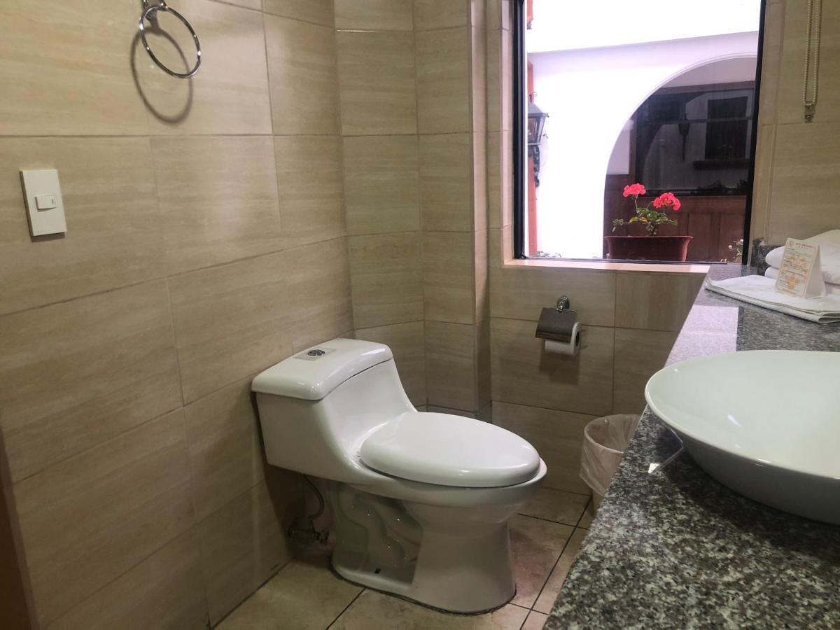 Hotel Ambassador كويتو المظهر الخارجي الصورة